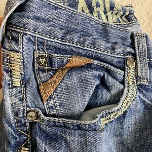 32 x 36 like new ariat jeans